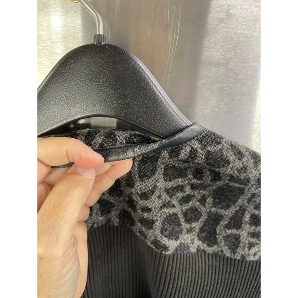 Peter Nygard Womens OX Animal Print Cardigan Sweater Jacket With Zipper & Pocket - Picture 7 of 16